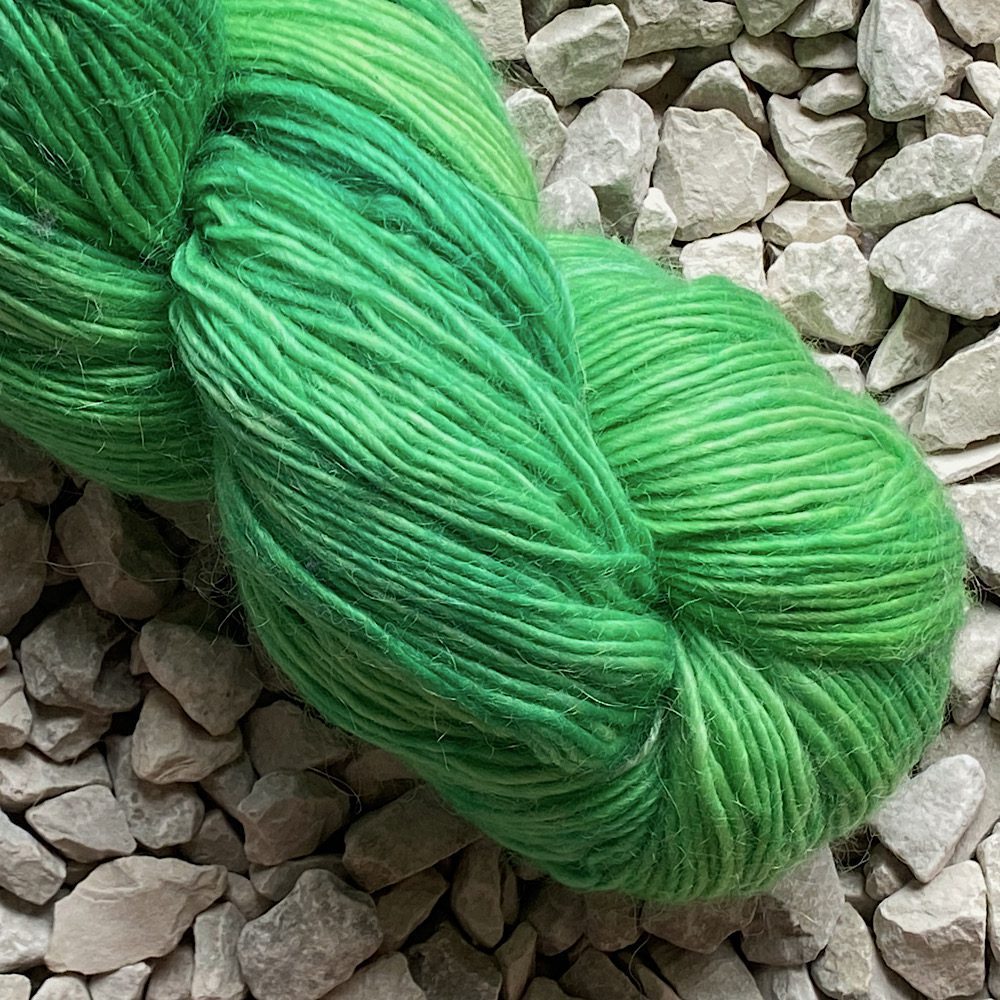 Merino Mohair i 'Pixie - a mix of bright and deep greens