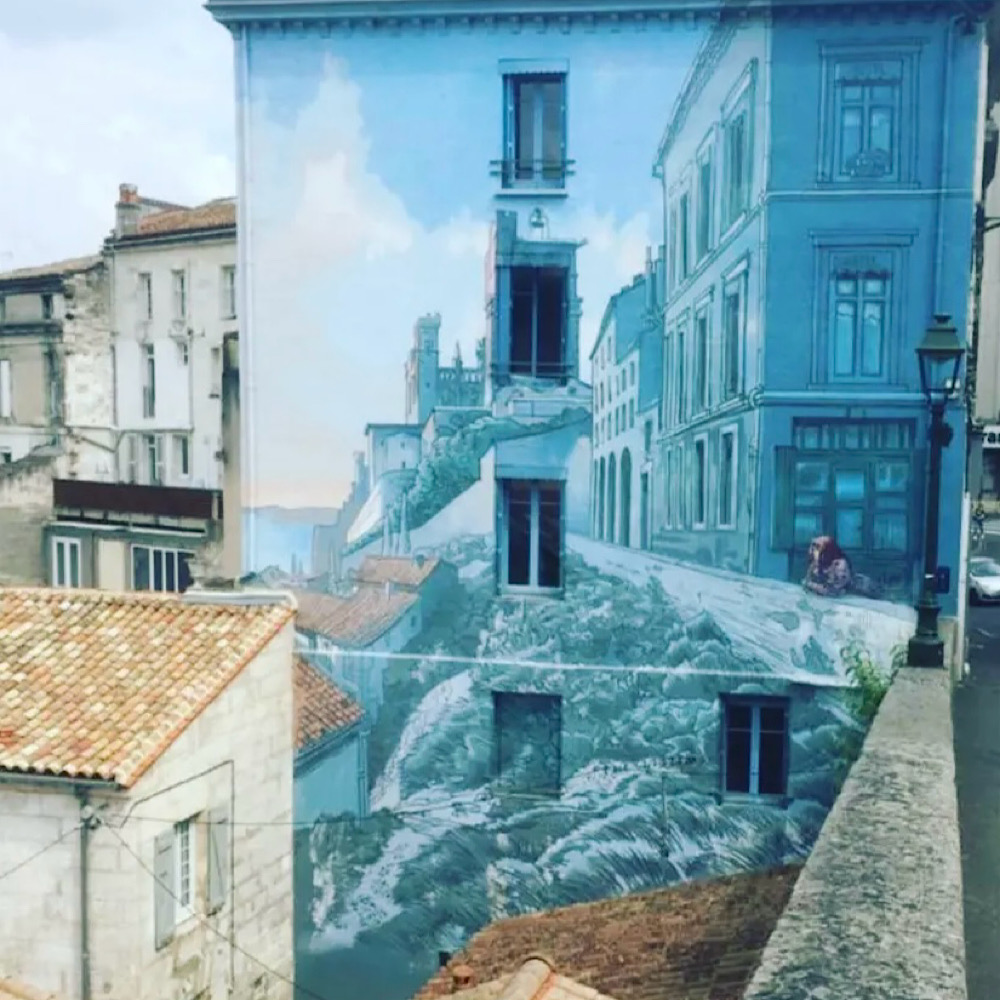 A Photograph of the Mural in Angouleme that inspired my hand DK dyed wool in the colour 'Angouleme'.